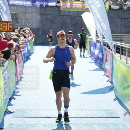 10.08.2025 - GEWOBA Citytriathlon Bremen H.Heesch http://msf.ph/oto/8553167 10.08.2025 15:10:39 Ziel 17, 261 meine-sportfotos.de