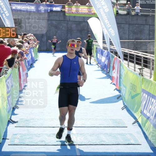 10.08.2025 - GEWOBA Citytriathlon Bremen H.Heesch http://msf.ph/oto/8553169 10.08.2025 15:10:40 Ziel 17, 261 meine-sportfotos.de