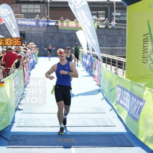 10.08.2025 - GEWOBA Citytriathlon Bremen H.Heesch http://msf.ph/oto/8553171 10.08.2025 15:10:40 Ziel 17, 261 meine-sportfotos.de