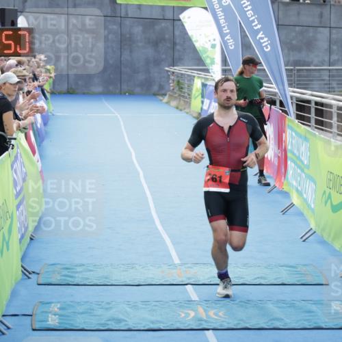 10.08.2025 - GEWOBA Citytriathlon Bremen H.Heesch http://msf.ph/oto/8553174 10.08.2025 13:55:01 Ziel 619, 761 meine-sportfotos.de