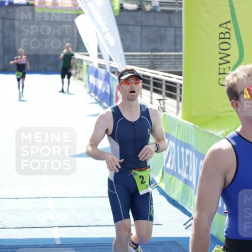 10.08.2025 - GEWOBA Citytriathlon Bremen H.Heesch http://msf.ph/oto/8553178 10.08.2025 15:10:43 Ziel 17, 261, 304 meine-sportfotos.de
