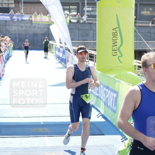 10.08.2025 - GEWOBA Citytriathlon Bremen H.Heesch http://msf.ph/oto/8553179 10.08.2025 15:10:44 Ziel 17, 261, 304 meine-sportfotos.de