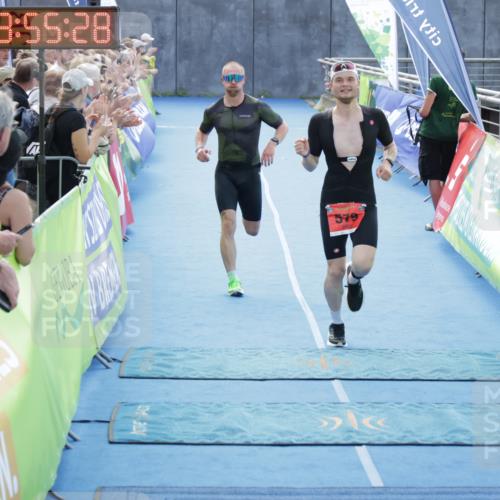 10.08.2025 - GEWOBA Citytriathlon Bremen H.Heesch http://msf.ph/oto/8553188 10.08.2025 13:55:31 Ziel 579, 694 meine-sportfotos.de