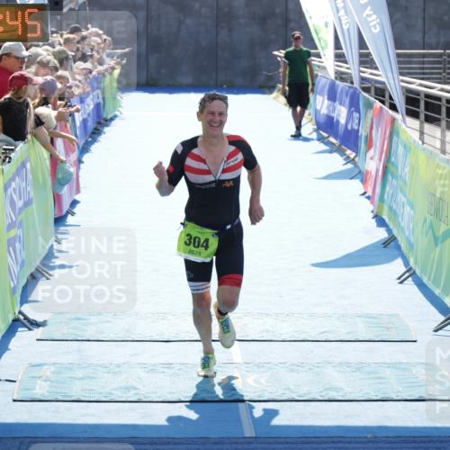 10.08.2025 - GEWOBA Citytriathlon Bremen H.Heesch http://msf.ph/oto/8553194 10.08.2025 15:10:48 Ziel 261, 304 meine-sportfotos.de