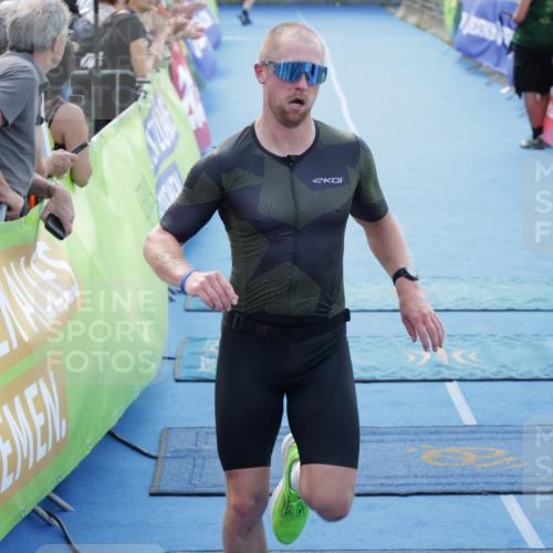 10.08.2025 - GEWOBA Citytriathlon Bremen H.Heesch http://msf.ph/oto/8553195 10.08.2025 13:55:33 Ziel 579, 694 meine-sportfotos.de
