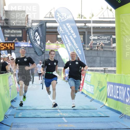 10.08.2025 - GEWOBA Citytriathlon Bremen H.Heesch http://msf.ph/oto/8553207 10.08.2025 13:55:48 Ziel 1022 meine-sportfotos.de