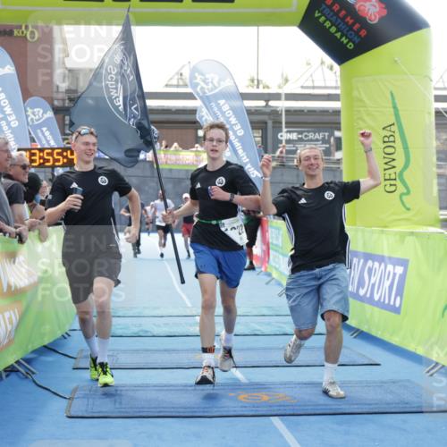 10.08.2025 - GEWOBA Citytriathlon Bremen H.Heesch http://msf.ph/oto/8553213 10.08.2025 13:55:49 Ziel 1020, 1022 meine-sportfotos.de