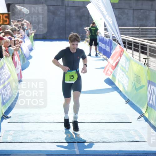 10.08.2025 - GEWOBA Citytriathlon Bremen H.Heesch http://msf.ph/oto/8553216 10.08.2025 15:11:09 Ziel 15 meine-sportfotos.de