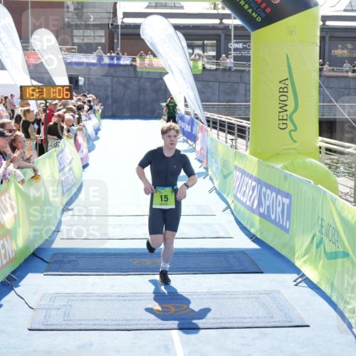 10.08.2025 - GEWOBA Citytriathlon Bremen H.Heesch http://msf.ph/oto/8553219 10.08.2025 15:11:10 Ziel 15 meine-sportfotos.de