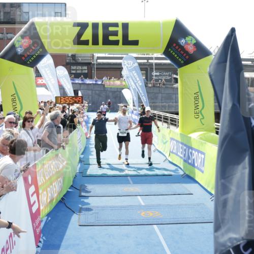 10.08.2025 - GEWOBA Citytriathlon Bremen H.Heesch http://msf.ph/oto/8553220 10.08.2025 13:55:52 Ziel 1020, 1022 meine-sportfotos.de