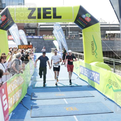 10.08.2025 - GEWOBA Citytriathlon Bremen H.Heesch http://msf.ph/oto/8553222 10.08.2025 13:55:53 Ziel 1020, 1022 meine-sportfotos.de