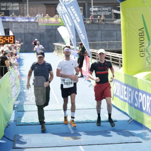 10.08.2025 - GEWOBA Citytriathlon Bremen H.Heesch http://msf.ph/oto/8553224 10.08.2025 13:55:53 Ziel 1020, 1022 meine-sportfotos.de