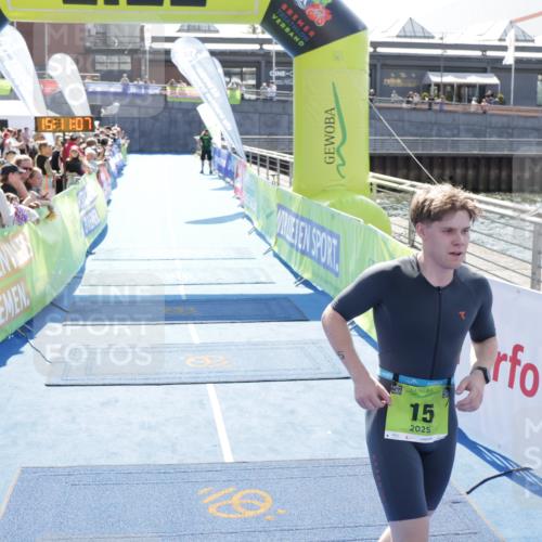 10.08.2025 - GEWOBA Citytriathlon Bremen H.Heesch http://msf.ph/oto/8553232 10.08.2025 15:11:11 Ziel 15 meine-sportfotos.de