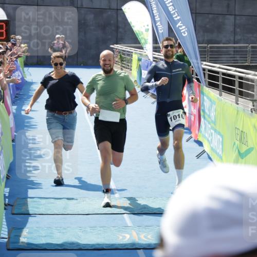 10.08.2025 - GEWOBA Citytriathlon Bremen H.Heesch http://msf.ph/oto/8553236 10.08.2025 13:56:17 Ziel 1010 meine-sportfotos.de