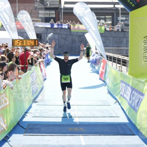 10.08.2025 - GEWOBA Citytriathlon Bremen H.Heesch http://msf.ph/oto/8553243 10.08.2025 15:11:45 Ziel 105 meine-sportfotos.de