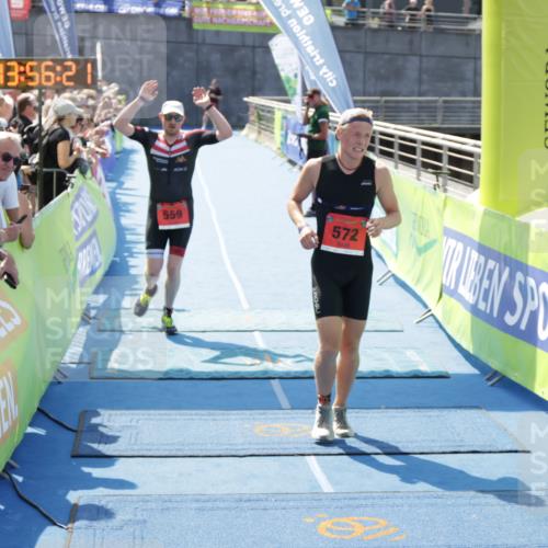 10.08.2025 - GEWOBA Citytriathlon Bremen H.Heesch http://msf.ph/oto/8553252 10.08.2025 13:56:25 Ziel 559, 572, 1010 meine-sportfotos.de