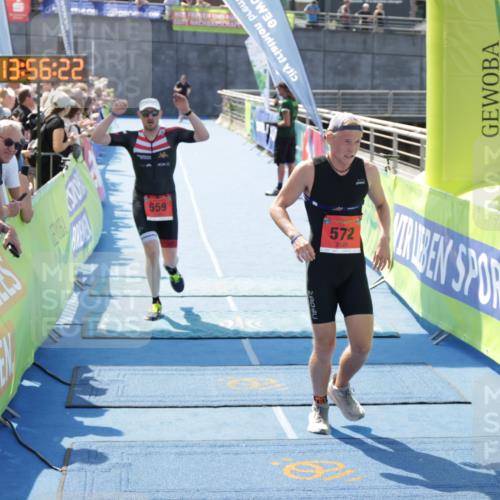 10.08.2025 - GEWOBA Citytriathlon Bremen H.Heesch http://msf.ph/oto/8553254 10.08.2025 13:56:25 Ziel 559, 572, 1010 meine-sportfotos.de