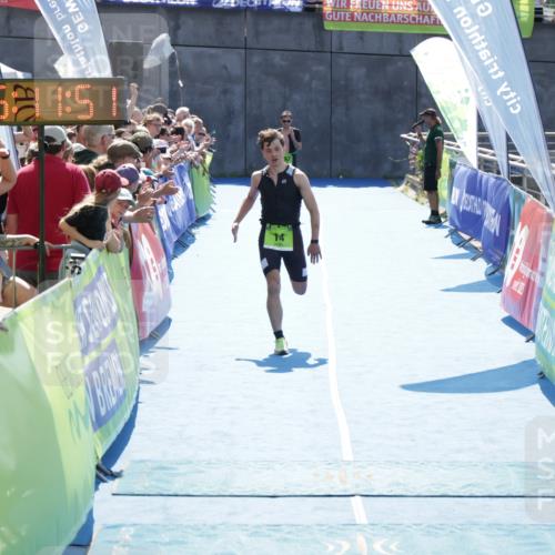 10.08.2025 - GEWOBA Citytriathlon Bremen H.Heesch http://msf.ph/oto/8553259 10.08.2025 15:11:55 Ziel 14 meine-sportfotos.de