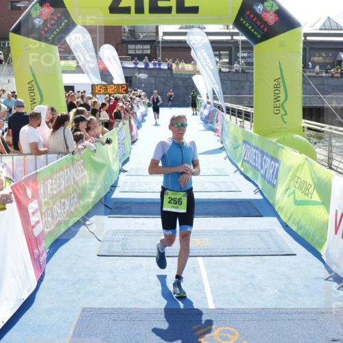 10.08.2025 - GEWOBA Citytriathlon Bremen H.Heesch http://msf.ph/oto/8553264 10.08.2025 15:12:16 Ziel 243, 256 meine-sportfotos.de