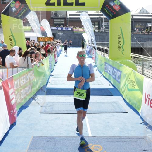 10.08.2025 - GEWOBA Citytriathlon Bremen H.Heesch http://msf.ph/oto/8553266 10.08.2025 15:12:16 Ziel 243, 256 meine-sportfotos.de