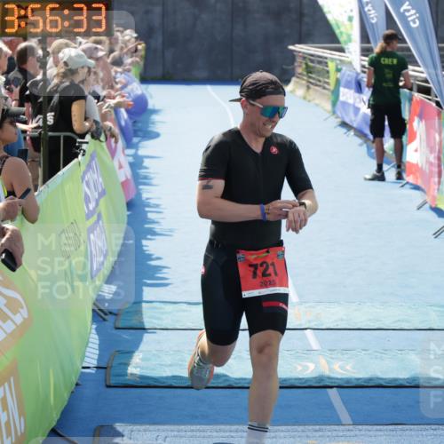 10.08.2025 - GEWOBA Citytriathlon Bremen H.Heesch http://msf.ph/oto/8553267 10.08.2025 13:56:37 Ziel 721 meine-sportfotos.de