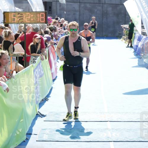 10.08.2025 - GEWOBA Citytriathlon Bremen H.Heesch http://msf.ph/oto/8553268 10.08.2025 15:12:21 Ziel 97, 243, 256 meine-sportfotos.de