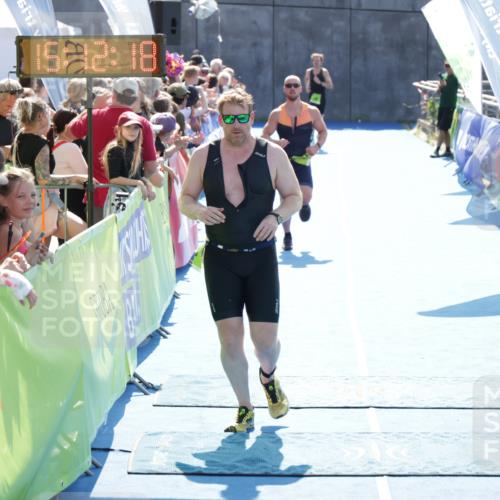 10.08.2025 - GEWOBA Citytriathlon Bremen H.Heesch http://msf.ph/oto/8553270 10.08.2025 15:12:22 Ziel 97, 243, 256 meine-sportfotos.de