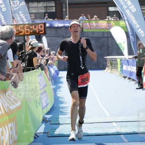 10.08.2025 - GEWOBA Citytriathlon Bremen H.Heesch http://msf.ph/oto/8553279 10.08.2025 13:56:53 Ziel 890 meine-sportfotos.de