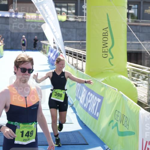 10.08.2025 - GEWOBA Citytriathlon Bremen H.Heesch http://msf.ph/oto/8553297 10.08.2025 15:44:23 Ziel 149, 398, 519 meine-sportfotos.de