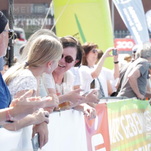 10.08.2025 - GEWOBA Citytriathlon Bremen H.Heesch http://msf.ph/oto/8553299 10.08.2025 13:57:09 Ziel 609 meine-sportfotos.de