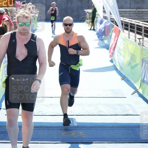 10.08.2025 - GEWOBA Citytriathlon Bremen H.Heesch http://msf.ph/oto/8553307 10.08.2025 15:12:24 Ziel 97, 243 meine-sportfotos.de