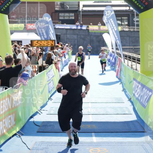 10.08.2025 - GEWOBA Citytriathlon Bremen H.Heesch http://msf.ph/oto/8553308 10.08.2025 15:44:38 Ziel 183, 331, 451 meine-sportfotos.de