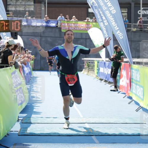 10.08.2025 - GEWOBA Citytriathlon Bremen H.Heesch http://msf.ph/oto/8553309 10.08.2025 13:57:13 Ziel 609 meine-sportfotos.de