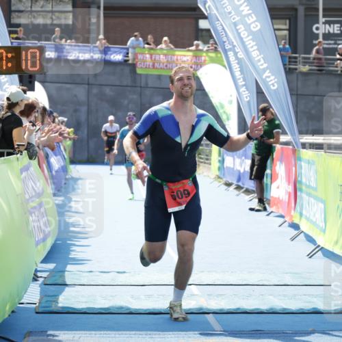 10.08.2025 - GEWOBA Citytriathlon Bremen H.Heesch http://msf.ph/oto/8553312 10.08.2025 13:57:14 Ziel 609, 850 meine-sportfotos.de