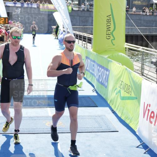 10.08.2025 - GEWOBA Citytriathlon Bremen H.Heesch http://msf.ph/oto/8553317 10.08.2025 15:12:25 Ziel 97, 122, 243 meine-sportfotos.de