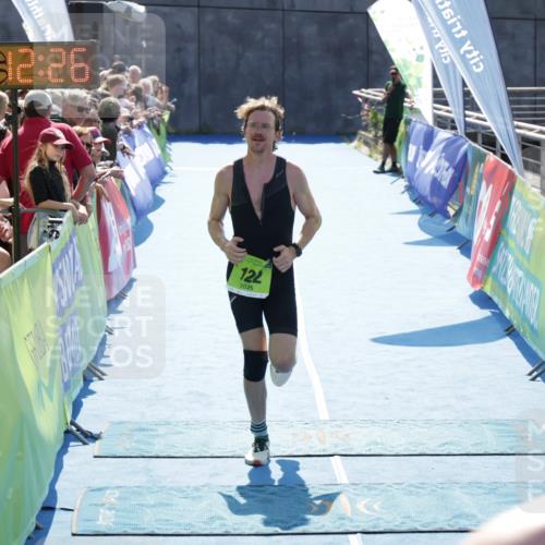 10.08.2025 - GEWOBA Citytriathlon Bremen H.Heesch http://msf.ph/oto/8553328 10.08.2025 15:12:29 Ziel 97, 122, 243 meine-sportfotos.de