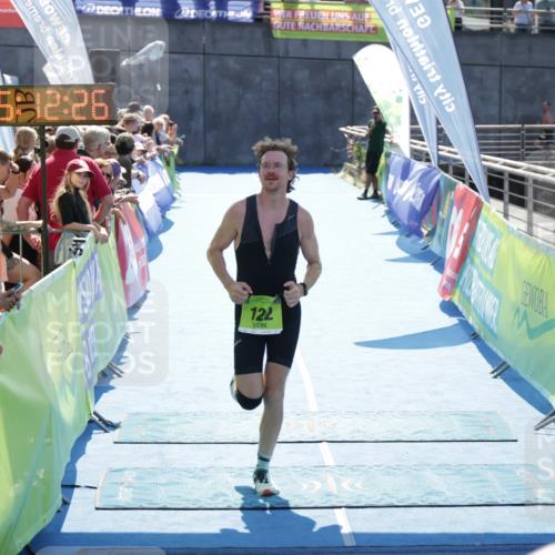 10.08.2025 - GEWOBA Citytriathlon Bremen H.Heesch http://msf.ph/oto/8553332 10.08.2025 15:12:30 Ziel 97, 122 meine-sportfotos.de
