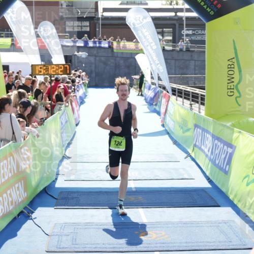 10.08.2025 - GEWOBA Citytriathlon Bremen H.Heesch http://msf.ph/oto/8553338 10.08.2025 15:12:30 Ziel 97, 122 meine-sportfotos.de