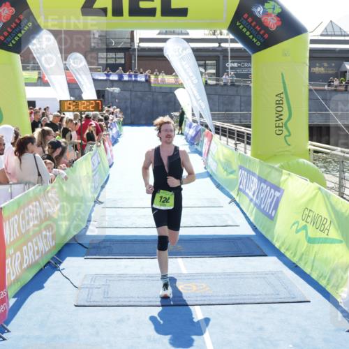 10.08.2025 - GEWOBA Citytriathlon Bremen H.Heesch http://msf.ph/oto/8553340 10.08.2025 15:12:31 Ziel 97, 122 meine-sportfotos.de