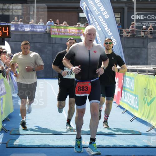 10.08.2025 - GEWOBA Citytriathlon Bremen H.Heesch http://msf.ph/oto/8553350 10.08.2025 13:57:58 Ziel 883, 1007 meine-sportfotos.de