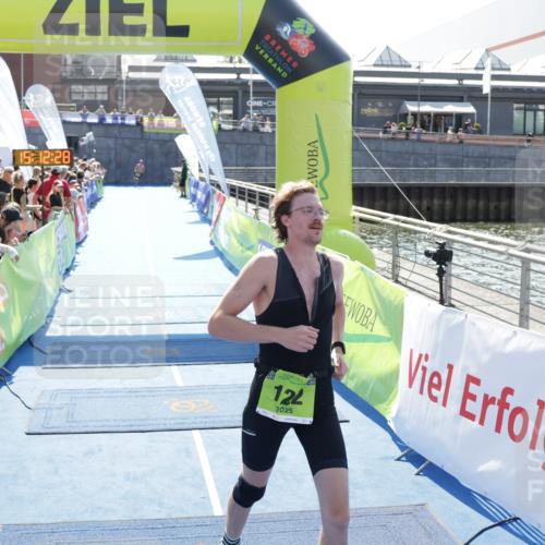 10.08.2025 - GEWOBA Citytriathlon Bremen H.Heesch http://msf.ph/oto/8553360 10.08.2025 15:12:32 Ziel 97, 122 meine-sportfotos.de