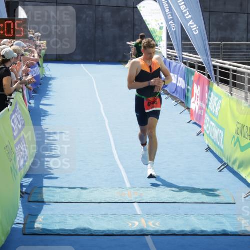 10.08.2025 - GEWOBA Citytriathlon Bremen H.Heesch http://msf.ph/oto/8553364 10.08.2025 13:58:09 Ziel 646 meine-sportfotos.de