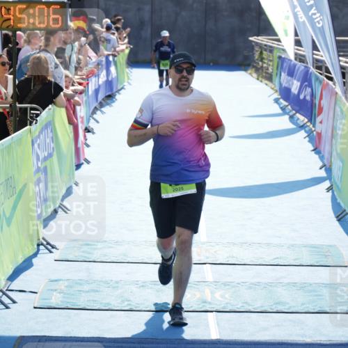 10.08.2025 - GEWOBA Citytriathlon Bremen H.Heesch http://msf.ph/oto/8553375 10.08.2025 15:45:10 Ziel 188 meine-sportfotos.de