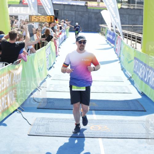 10.08.2025 - GEWOBA Citytriathlon Bremen H.Heesch http://msf.ph/oto/8553378 10.08.2025 15:45:11 Ziel 188 meine-sportfotos.de