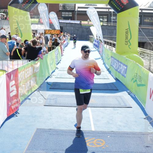 10.08.2025 - GEWOBA Citytriathlon Bremen H.Heesch http://msf.ph/oto/8553384 10.08.2025 15:45:12 Ziel 188, 335 meine-sportfotos.de