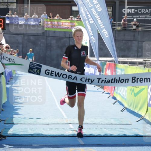 10.08.2025 - GEWOBA Citytriathlon Bremen H.Heesch http://msf.ph/oto/8553386 10.08.2025 13:58:22 Ziel 916 meine-sportfotos.de
