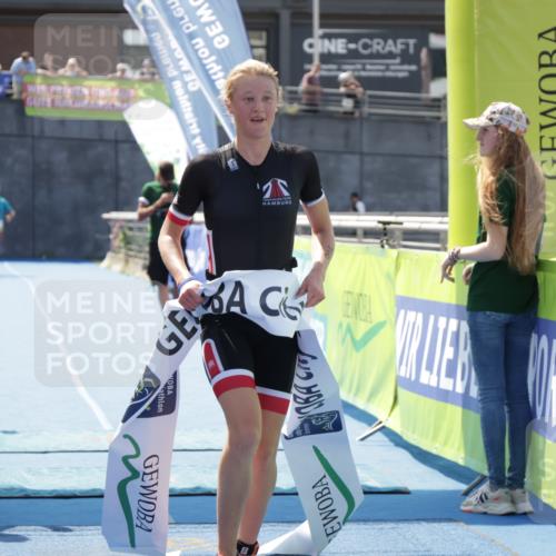 10.08.2025 - GEWOBA Citytriathlon Bremen H.Heesch http://msf.ph/oto/8553394 10.08.2025 13:58:23 Ziel 916 meine-sportfotos.de