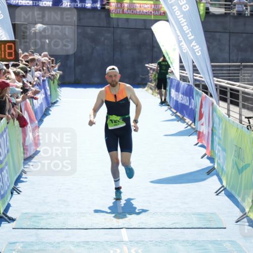 10.08.2025 - GEWOBA Citytriathlon Bremen H.Heesch http://msf.ph/oto/8553403 10.08.2025 15:13:22 Ziel 127 meine-sportfotos.de