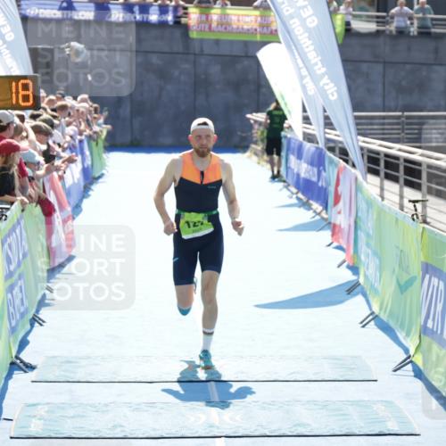 10.08.2025 - GEWOBA Citytriathlon Bremen H.Heesch http://msf.ph/oto/8553406 10.08.2025 15:13:22 Ziel 127 meine-sportfotos.de
