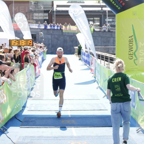 10.08.2025 - GEWOBA Citytriathlon Bremen H.Heesch http://msf.ph/oto/8553420 10.08.2025 15:13:23 Ziel 127 meine-sportfotos.de